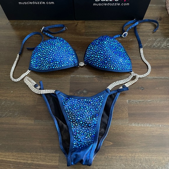 Competition bikini - Picture 2 of 4